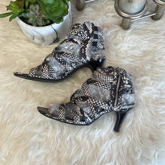 Marco Tozzi Open Toe Mid High Heel Strappy Sandal Size EU 38 - Picture 4 of 11